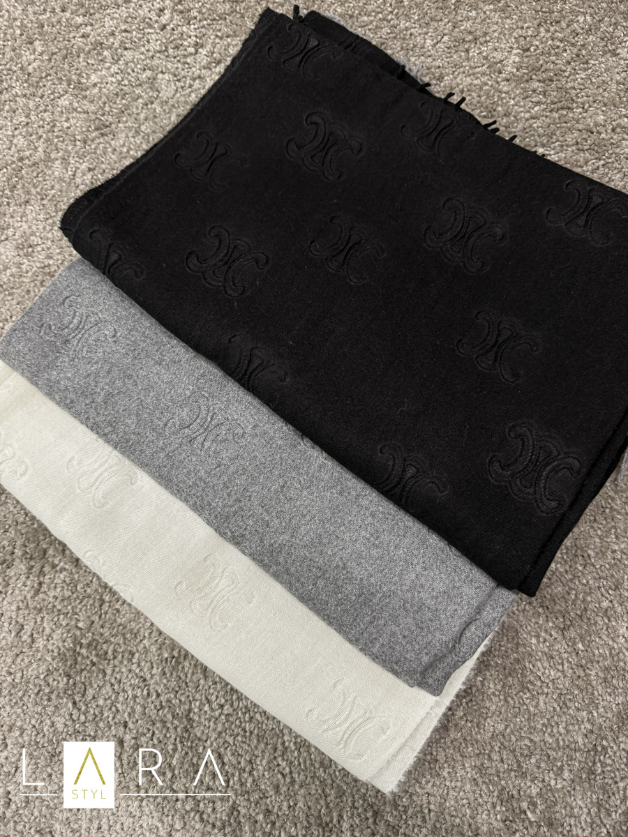 Dámsky šál s jemnou potlačou