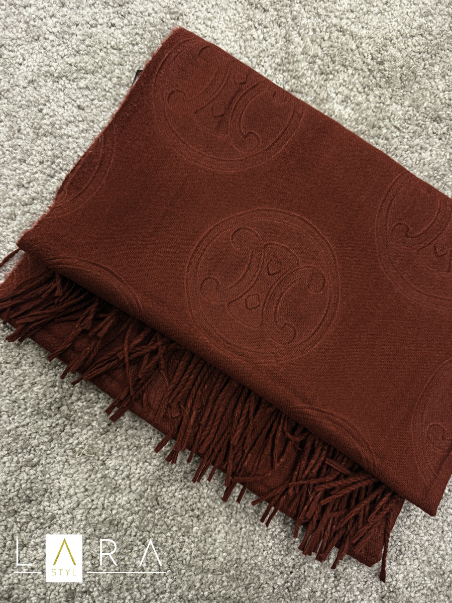 Dámsky šál s jemnou potlačou